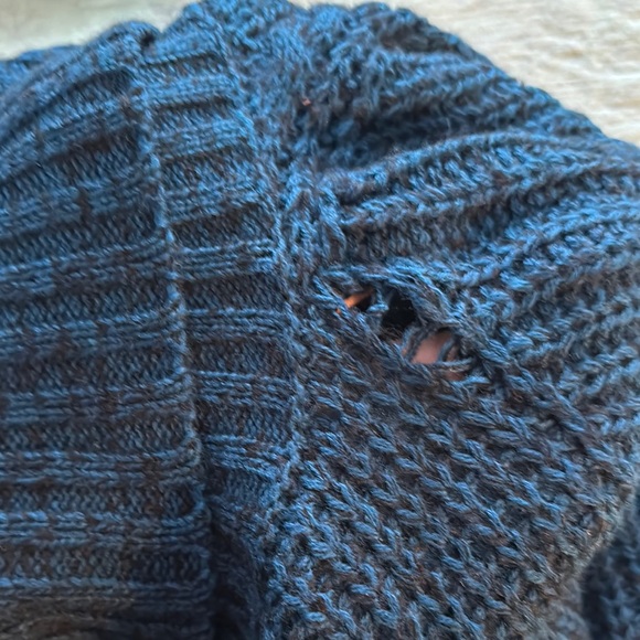 RICKIS Chunky Cable Knit Turtleneck Poncho - Picture 5 of 5